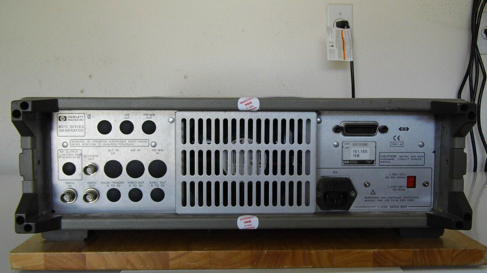 Agilent HP 83732B 1E1, 1E5 &1E8 20GHz Synth. CW Generator Agilent HP 83732B 1E1, 1E5 &1E8 20GHz Synth. CW Generator